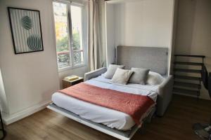 Bright studio apartment in Montmartre