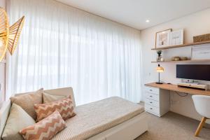 Miraflores Modern Apt with Balcony by LovelyStay