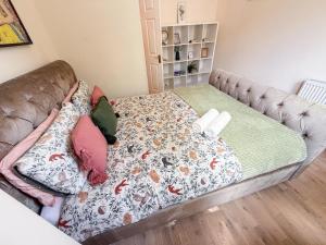 Cozy 1-Bedroom flat with mini Garden & Paid Parking near Finsbury Park & Highbury by NourNest Apartments