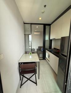 22a芭提雅市中心繁华街道 单卧室 高速网络 网红无边泳池