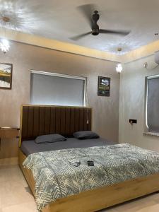 3BHK Family Apartment & Deluxe Private Rooms near EM Bypass, Kolkata