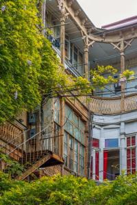 Charming triplex at liberty square