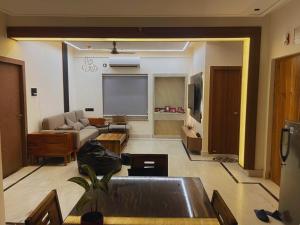 3BHK Family Apartment & Deluxe Private Rooms near EM Bypass, Kolkata