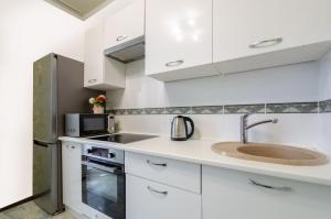 Панорамний Краєвид, поруч з метро