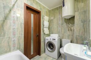 Панорамний Краєвид, поруч з метро