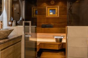 Four Seasons B22 by Hi Ylläs