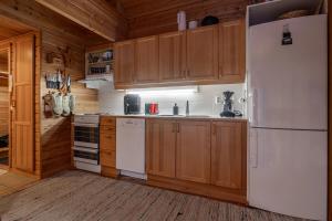 Four Seasons B22 by Hi Ylläs