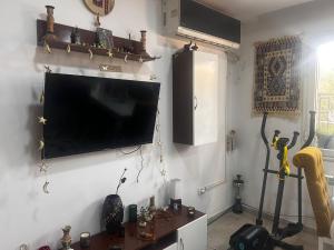 Beachfront stay free Netflix & premium coffee -