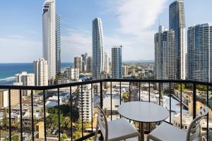 Pacific Vista - City-view Beachside Studio