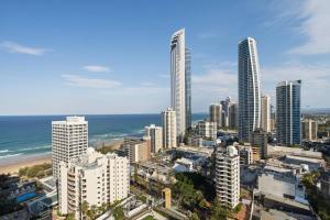 Pacific Vista - City-view Beachside Studio