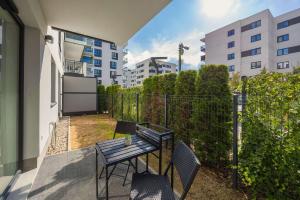 Lazurowa Charming Apartment with Parking & Garden in Warsaw by Noclegi Renters