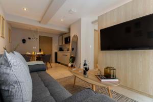 Capitalia 24-7 Security Elevator & Fast Wi-Fi