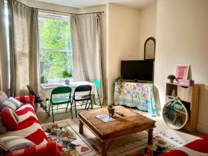 Peaceful park side apartment - Alojamientos sin categoría en Hastings