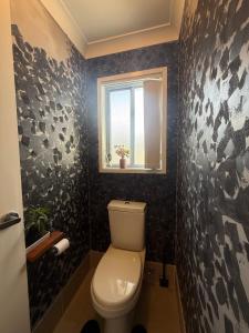 Private Master Suite with Ensuite at Mango Hill Home