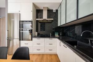 Metro Płocka 3-Bedroom Apartment by BookingHost