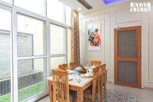 StayVista at Echoes by the Aravalli with Bonfire, Lawn