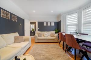 Trendy 5BR Contractor Accommodation in Bedford, Easy Access to Sites