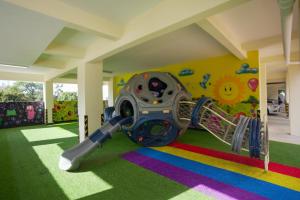 beautifully furnished two bedroom apartment with fully equipped gym heated swimming pool ample parking space and amazing scenic city views and children playing ground