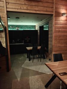 Villa Lumikkomäki B - Arctic Forest Retreat by Hilla Villas