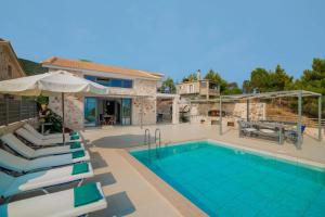 Villa Delphini by Villa Plus