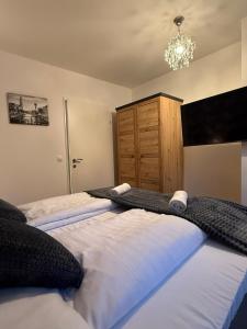 Bright 1BR Apartment with Living Room & Balcony