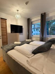 Bright 1BR Apartment with Living Room & Balcony