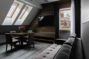 RATUSZOVA Stary Rynek Old Market PREMIUM Apartments & Restaurant AD 1954