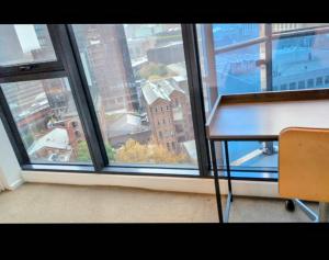 Ensuite Room with Super Comfy Queen Bed in 2BR 2Bath Apartment, Flexible checkin, Free Coffee