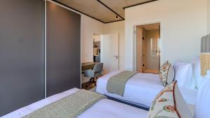 The Bridgewater Collection 409-Luxury 2 bed Modern Apartment at Century City