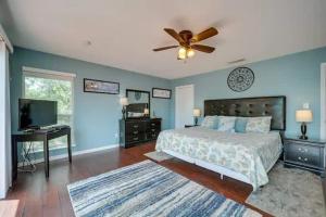 Canyon Springs Cove in Canyon Lake on boat ramp