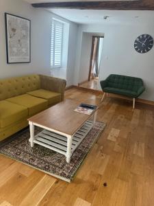 The Unicorn (Apartments)