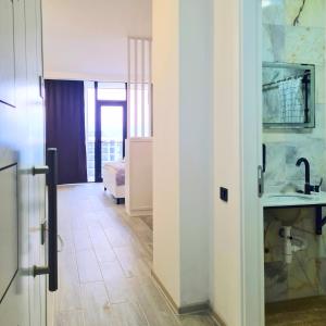 Batumi Studio 1813 with Balcony Kitchen & Wi-Fi