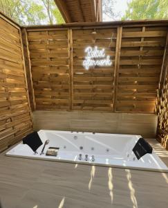 Chalupku - Luxurious apartment 70m2, Jacuzzi, direct centrum, parking included, Air-conditioned, balcony, quiet sleep, best in town