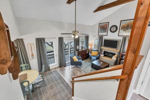Cedar Casa at Canyon Lake hidden getaway gem