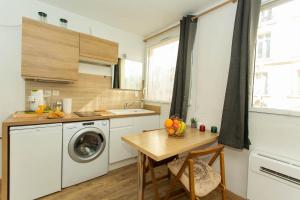 BnBNova - Champs Elysees & Arc de Triomphe