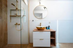 Piotrkowska Luxury Studio with Mezzanine by BookingHost