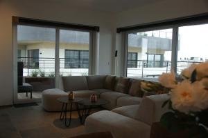 Beachfront Apartment - Stunning Views Balcony City Access
