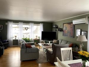 Fantastic house with seafront property in Gryllefjord