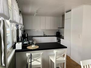 Fantastic house with seafront property in Gryllefjord