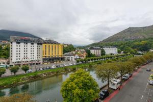Le Chalet du sanctuaire vue sur le Gave de Pau