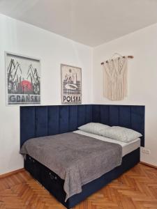 Apartment in Old Town - view of Mariacki Church