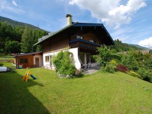 Chalet in Neukirchen near Ski Lifts