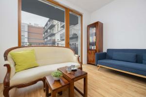 Climatic Apartment with Parking & Balcony Ideal for Business Travelers by Noclegi Renters