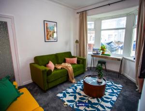 Large 3BR Home Parking Newport Long Stays