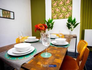 Large 3BR Home Parking Newport Long Stays