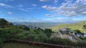 Hill and Sky Stay - Panchgani Villa