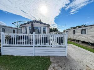 D Area, 2 Bed, 6 Berth Caravan With Decking And Unlimited Wi-Fi Opal Rated 36046D