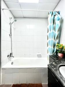 Spacious Modern Studio In downtown