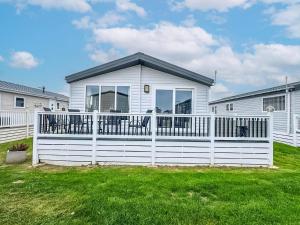 Stunning Lodge At Seaview Holiday Park In Kent Ref 47012Pb