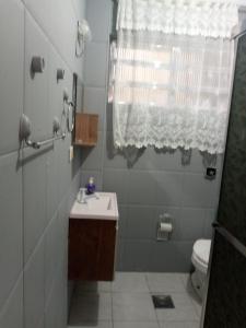 Kitnet 1 Block from the Beach in São Vicente